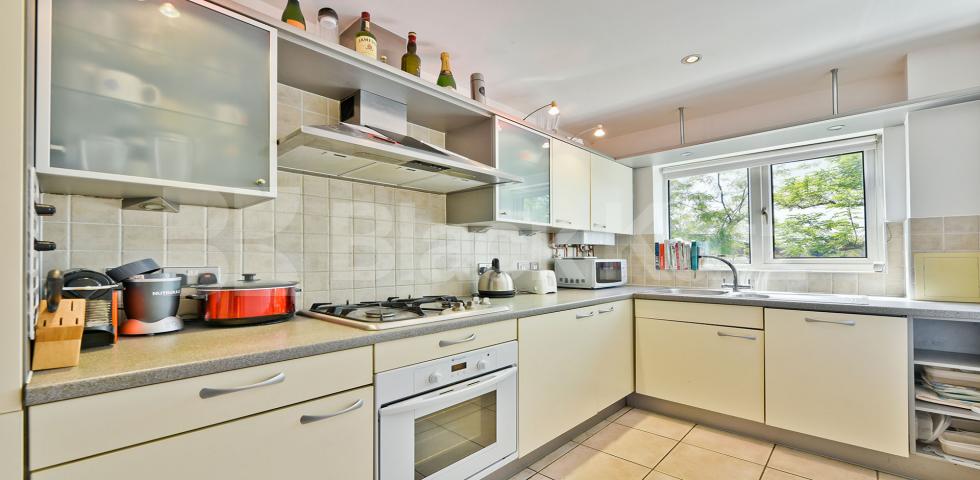 			NEW INSTRUCTION  (Includes Private Gated Parking), 1 Bedroom, 1 bath, 1 reception Apartment			 Wells Place, Kingham Close, Earlsfield